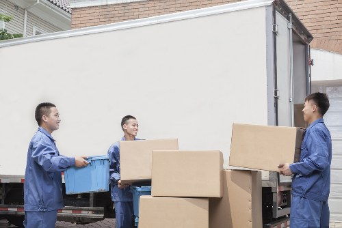 Removal van ready for a local move in Kingston Vale